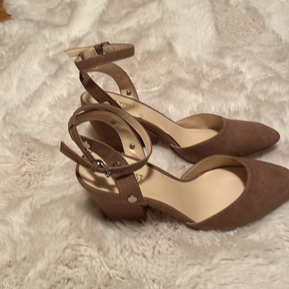 Nine West block heels- size 7 1/2-  color Tan suede - Picture 3 of 6